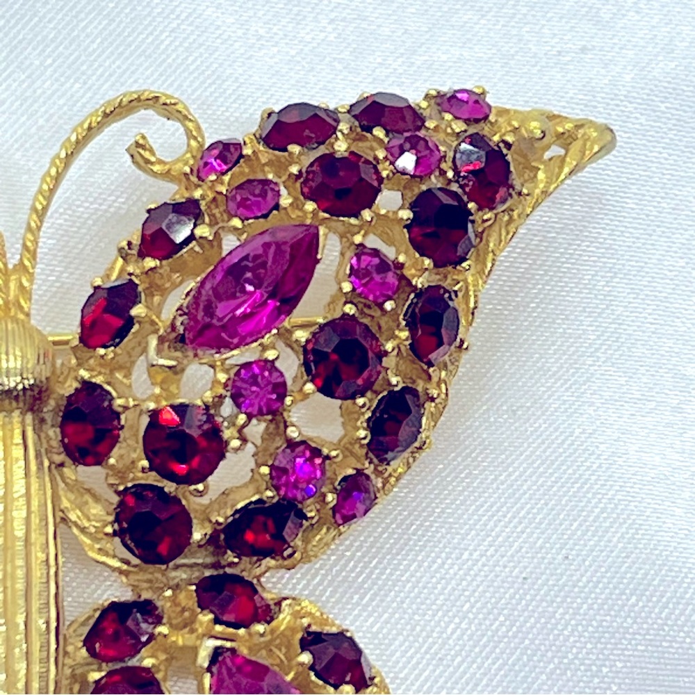 Large Gold Tone Fuchsia and Ruby Rhinestone Butterfly Brooch Pin VTG - Picture 3 of 10